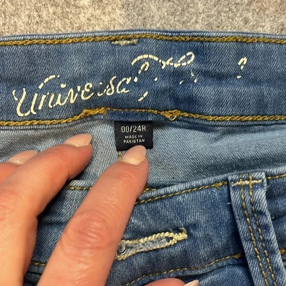 Universal Thread Mid Rise  Skinny, Light Wash - Picture 8 of 11